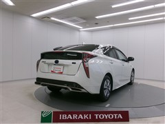 プリウス A