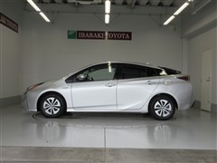 プリウス A