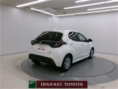 ヤリス ハイブリッド X