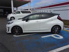 アクア GR スポーツ