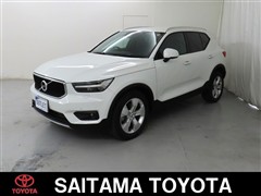 ボルボ XC40 B4 モメンタム