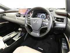 ES300h バージョンL