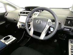 プリウスアルファ S