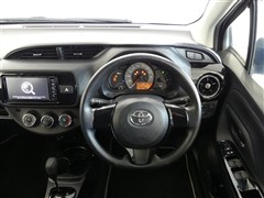 ヴィッツ Fセーフティエディション2