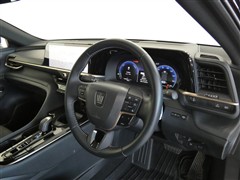 クラウンクロスオーバー G