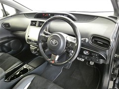 プリウスPHEV S-GRスポーツ