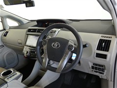 プリウスアルファ S