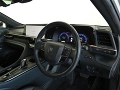 クラウンクロスオーバー X