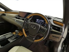 ES300h バージョンL