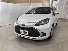 トヨタ　アクア G