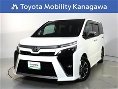 トヨタ　ヴォクシー ZSキラメキ3 7ニンノリ