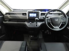 フリード 1.5G ブラックスタイル