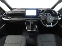 ヴォクシー 2.0S-G 8ニンノリ