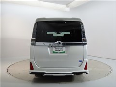 ヴォクシー ZSキラメキ3 8ニンノリ