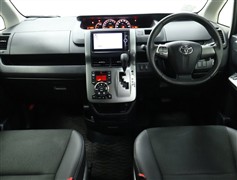 ヴォクシー 2.0ZSキラメキ3