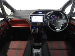 ヴォクシー 2.0ZS 4WD 7ニン