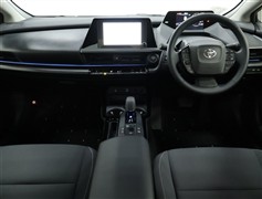 プリウスPHEV Gナイトシェード