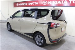 シエンタ ファンベース G クエロ