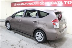 プリウスアルファ S