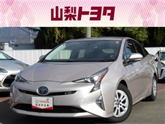 トヨタ　プリウス S