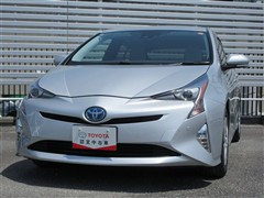 トヨタ プリウス S