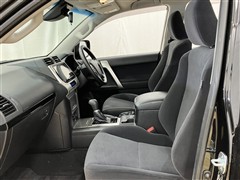 C-HR HEV Gモードネロセーフ+