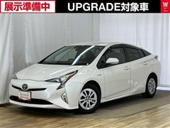 トヨタ プリウス Sセーフティ-プラス