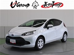 トヨタ　アクア X 4WD