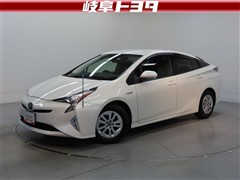 トヨタ プリウス S