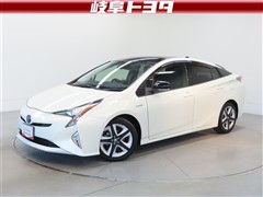 トヨタ　プリウス Sセーフティープラス