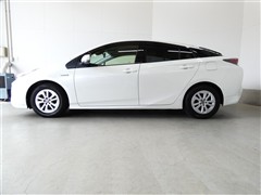 プリウス Sセーフティプラス