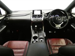 NX200t Fスポーツ