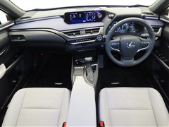 UX250h バージョンL