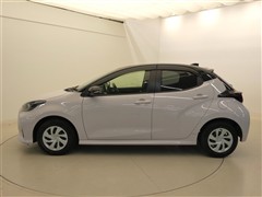 ヤリス ハイブリッド X