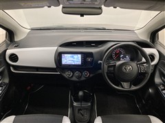 ヴィッツ 1.3F スマートスタイル