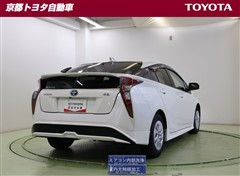 プリウス S