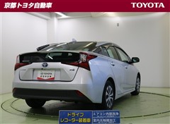 プリウス A