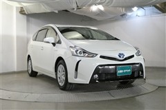 プリウスアルファ S