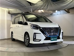 セレナ e-POWER HスターV サイ
