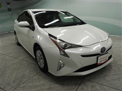 プリウス Sセーフティプラス