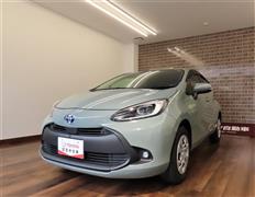 トヨタ アクア X 4WD