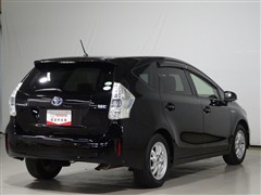 プリウスアルファ S