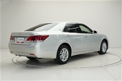 クラウンロイヤルRサルーン i-Four