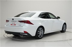 IS300h バージョンL