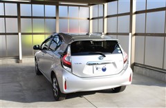 アクア S スタイルブラック