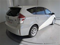 プリウスアルファ S