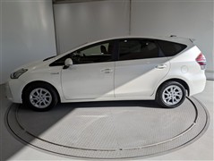 プリウスアルファ S