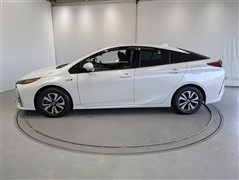 プリウスPHV A