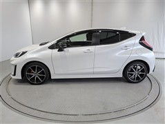 アクア GR スポーツ