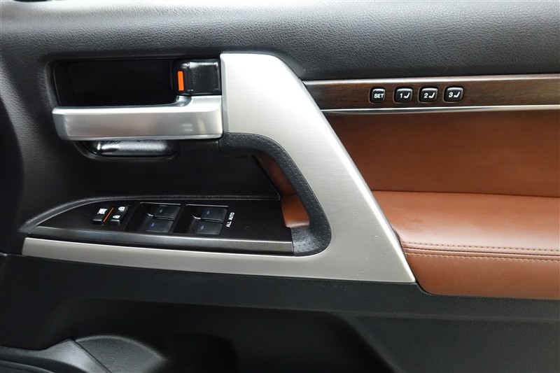 ランドクルーザー200 ZX（073011077820）の中古車 | トヨタ認定中古車